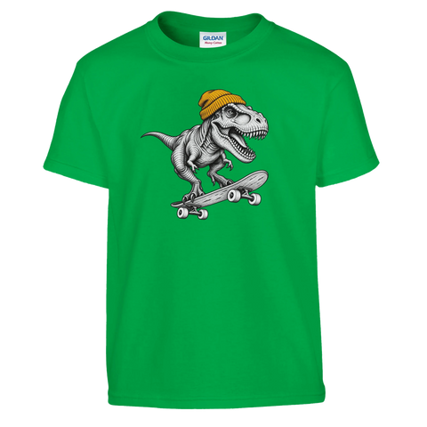 Grön barn-t-shirt med en T-Rex i gul mössa på skateboard.
