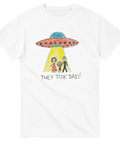 Barnslig teckning av ett UFO som strålar upp en pappa – humoristisk t-shirt