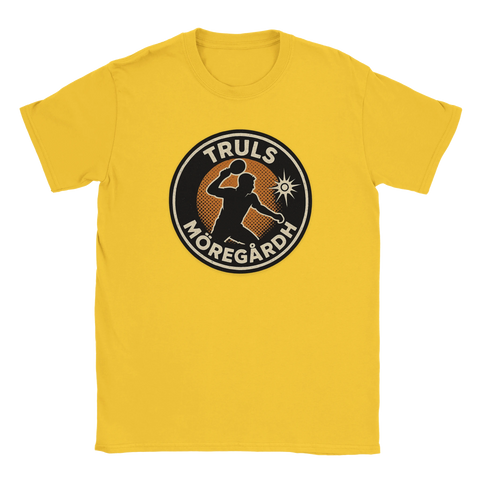 Gul t-shirt med sportig illustration och texten Truls Möregårdh i cirkel