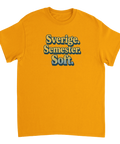 Sverige Semester Soft text i retrostil på en senapsgul t-shirt