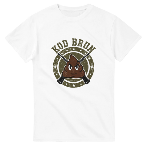 Tecknad bajshög med argt ansikte, gevär, text ”KOD BRUN” på vit t-shirt.