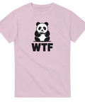 Minimalistiskt pandamotiv med texten WTF – humoristisk t-shirt