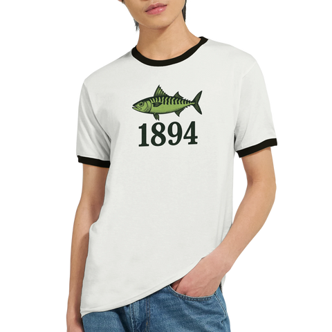 Detaljbild på svarta ärmkanten på en retro GAIS ringer t-shirt.