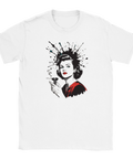 Retroinspirerad illustration av elegant kvinna med bläckstänk på vit t-shirt