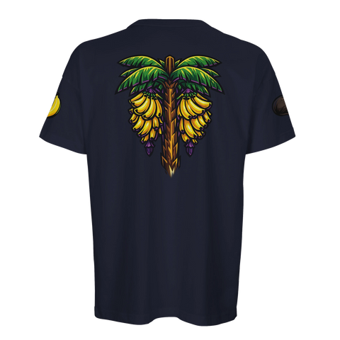 Grafiskt motiv av palm med bananklasar på baksidan av mörkblå t-shirt