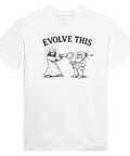 Mörk humoristisk design med texten Evolve This – minimalistiskt tryck