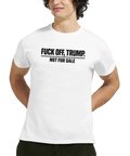 Svart text "FUCK OFF, TRUMP. NOT FOR SALE" på vit t-shirt.