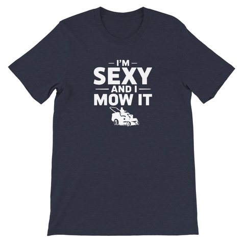 I'm Sexy and I Mow It" tryck med gräsklippare på marinblå t-shirt med rund hals.