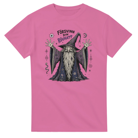 Satirisk trollkarl i lila dräkt med mystiska tecken – rosa grafisk t-shirt