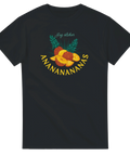 Illustration av skivad ananas i retrostil på en svart t-shirt