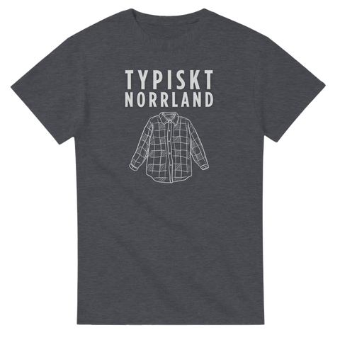 Typiskt Norrland" text och rutig skjorta tryck på mörkgrå t-shirt.