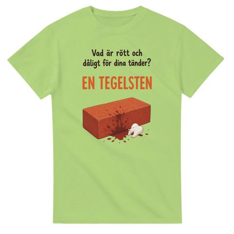 Illustration av en blodig tegelsten med rolig text på grön t-shirt