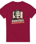 Vinröd t-shirt med mansporträtt med fluga och texten ”De sa uppför dig. Jag bajsade på deras altan.”