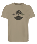 Grafisk illustration av träd och ljudvågor på sandfärgad ekologisk t-shirt