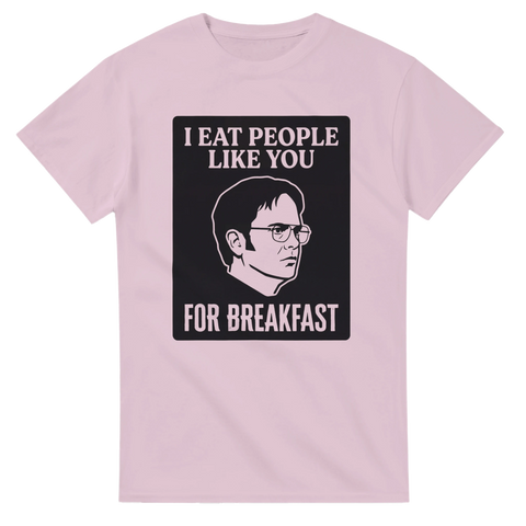 Ljusrosa t-shirt med spetsig humoristisk text och karaktärstryck