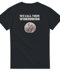 Chokladboll med kokosflingor och text "WE CALL THEM WINERBRODS" på svart t-shirt.