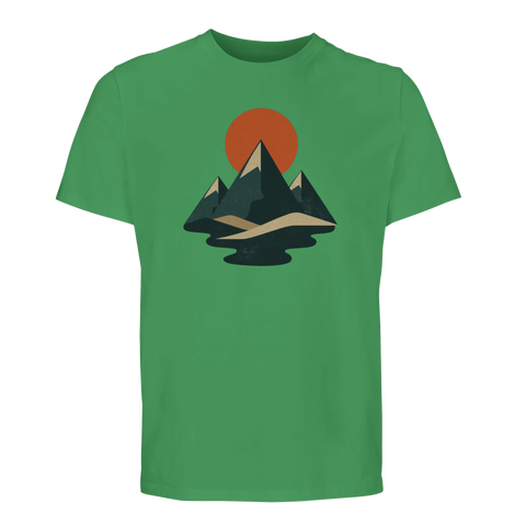 Bergssol-tryck med orange sol, mörka berg och ljusa kullar på grön ekologisk t-shirt.
