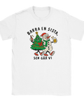 Vit t-shirt med en julgran och snögubbe som skålar och texten ”Barra en sista, sen går vi”.