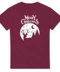 Vinröd t-shirt med vitt tryck av ren framför måne och granar samt texten “Merry Christmas” – perfekt jultröja för högtiden.