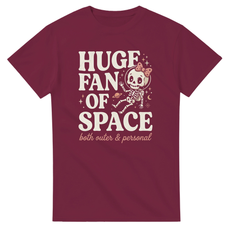 Sött rymdmotiv med texten Huge Fan of Space – vintage stil