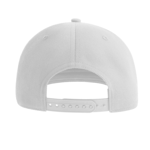 Enkel vit snapback-keps med justerbart plastspänne baktill.