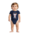 Färgglad tecknad ko med texten "Holy Cow I'm Cute" på marinblå babybody.