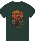 Illustrerad badge i retrostil med texten "EPARAGGARE" överst. En ung person i röd hoodie, cigg i munnen och folköl i handen lutar sig mot en sliten EPA-traktor med "RAGGEN GÅR"-skylt. I bakgrunden syns en kvällshimmel över en parkering med Coop-skylt. Designen har mörka färger och halvtontoner, typisk för vintage t-shirtgrafik.