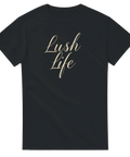 Svart t-shirt med minimalistisk typografi i lyxig guldfärg
