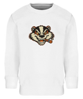 Vit sweatshirt med detaljrik illustration av Billy Badger