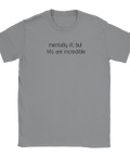 Svart text "mentally ill, but tits are incredible" på grå t-shirt.