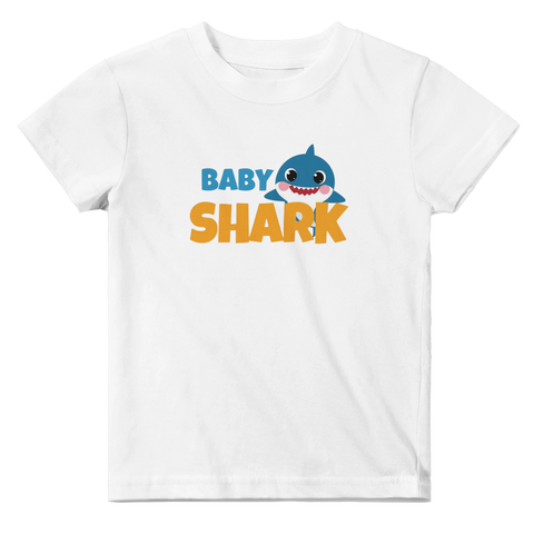 Vit t-shirt för barn med Baby Shark-motiv och orange text