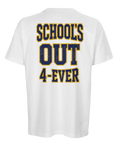 College-inspirerat ryggtryck med texten School's Out 4-Ever på vit oversized t-shirt