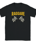 Svart T-shirt med gul text Raggare och två korslagda svartvita racingflaggor – perfekt för bilkultur, cruising och raggarkvällar
