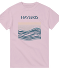 Retroinspirerat tryck med havstema på en ljusrosa t-shirt