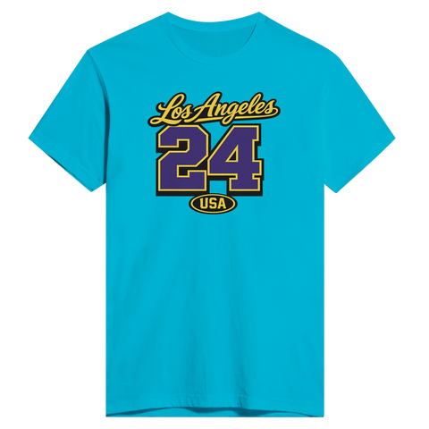 Los Angeles 24 USA-tryck i gult, lila och svart på en turkos t-shirt, sportig stil.