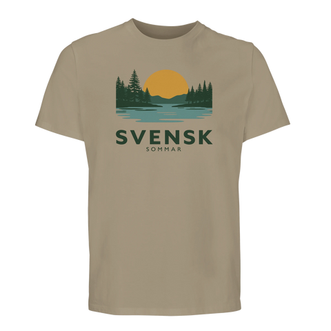 Tidlös naturillustration med texten Svensk Sommar på sandfärgad t-shirt