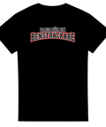 Svart t-shirt med texten Dags för en bensträckare i collegebokstäver.