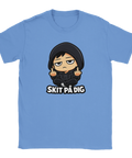 Humoristisk t-shirt med grafiskt motiv av en figur som ger fingret