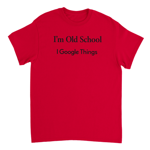 Röd t-shirt med satirisk text om Google och digital nostalgi
