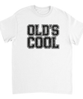 Old's Cool" text i sliten retrostil med svart kontur på vit t-shirt.