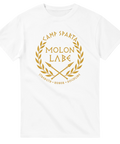 Historiskt Camp Sparta motiv med lagerkrans i guld på vit t-shirt