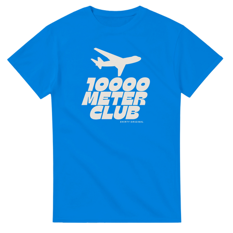 Flygplan och text "10000 Meter Club" på blå t-shirt.