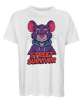 Lila mus i lila hoodie med texten "Street Survivor" på vit oversized ekologisk t-shirt.