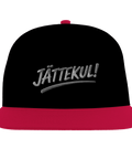 Kaxig snapback-keps med röd skärm och ironiskt textmotiv