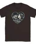 Klassisk vintagedesign med hjärtformat collage på mörkbrun t-shirt