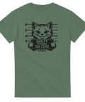Mugshot-tryck med söt kattunge och humoristisk text – grön t-shirt med tryck