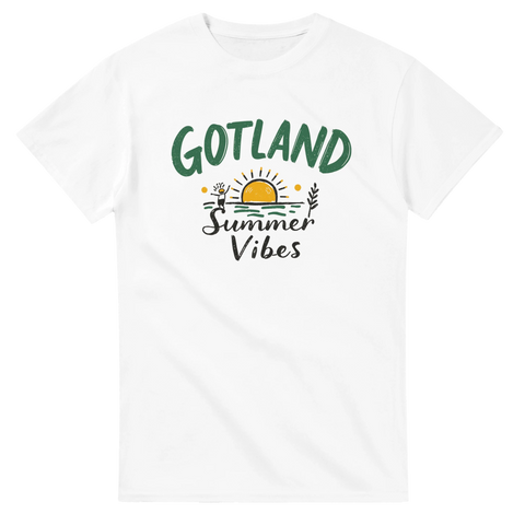 Retro illustration av soluppgång över havet – vit Gotland t-shirt
