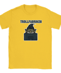 Trollfabriken-t-shirt med arg trollfigur bakom datorskärm, gul bomullströja.
