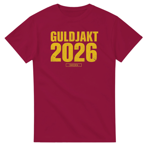 Vinröd t-shirt med gult Guldjakt 2026 tryck – sportig supporterstil