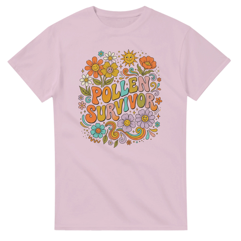60-talsinspirerad grafik med glada blommor och allergihumor på en ljusrosa t-shirt